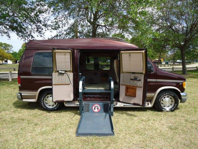 Ford Econoline 4WD SLT Passenger Van