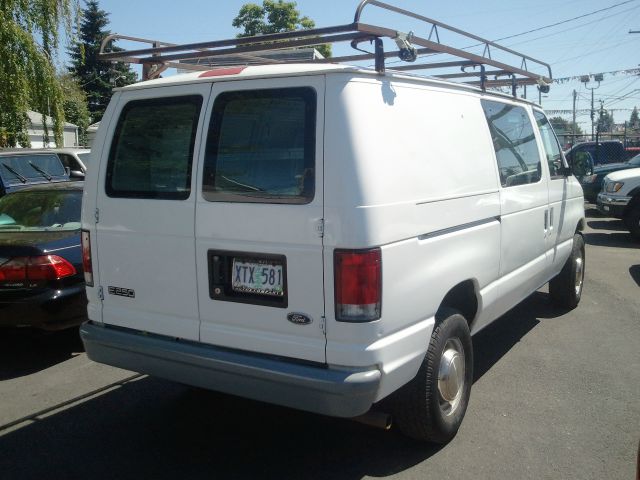 Ford Econoline 2000 photo 1