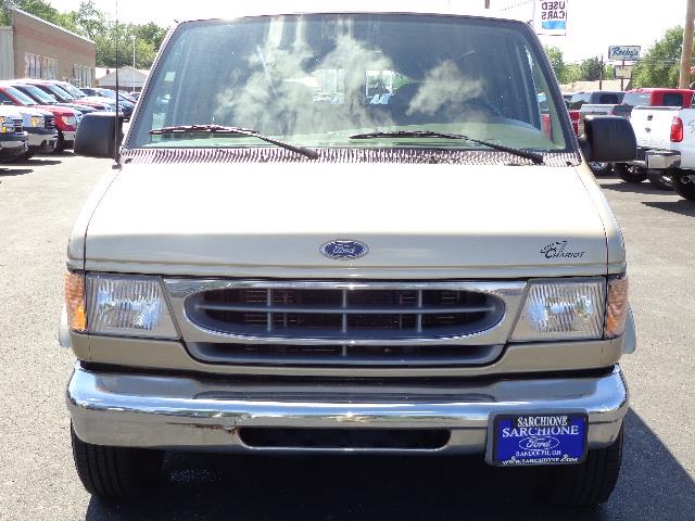 Ford Econoline 2000 photo 6