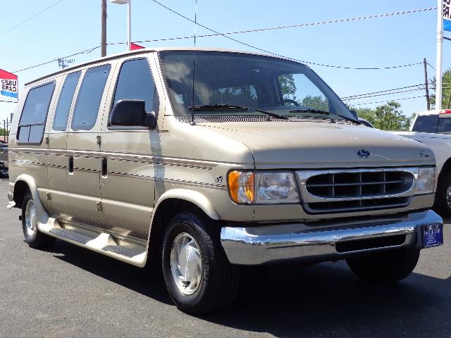 Ford Econoline 2000 photo 8