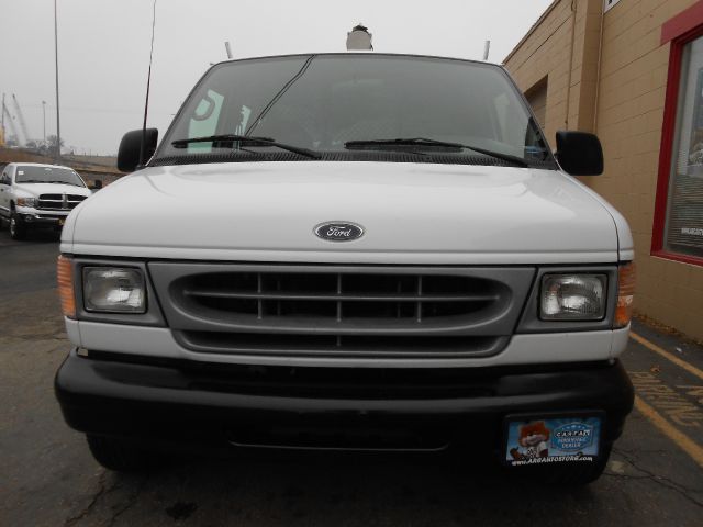 Ford Econoline 2001 photo 2