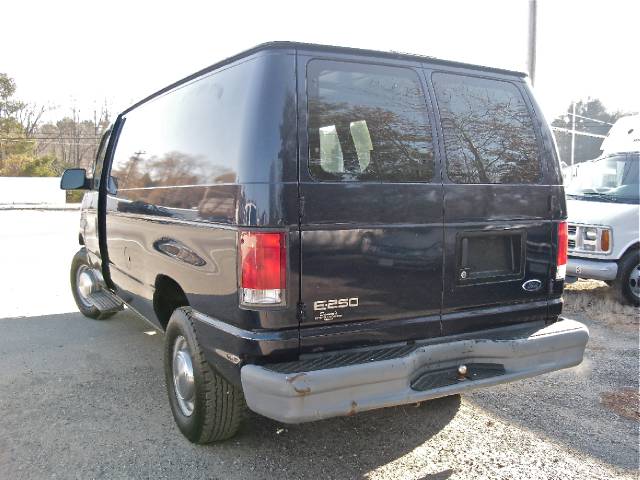 Ford Econoline 2001 photo 1