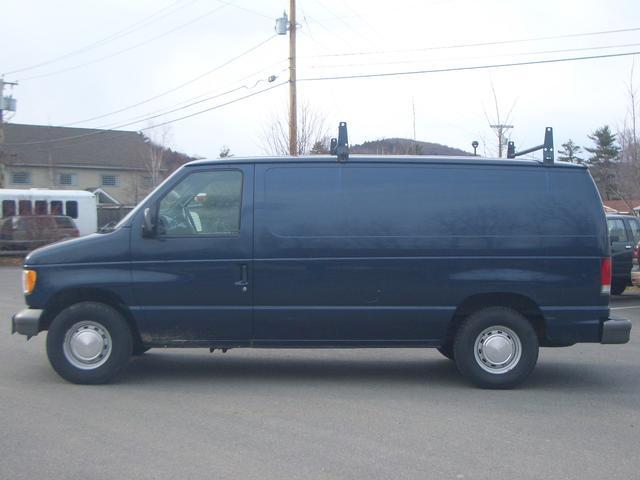 Ford Econoline 2001 photo 1