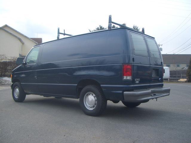 Ford Econoline 2001 photo 2