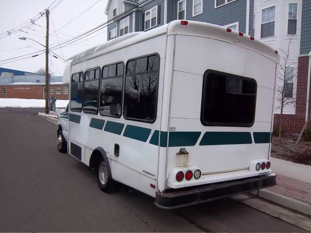 Ford Econoline 2001 photo 1