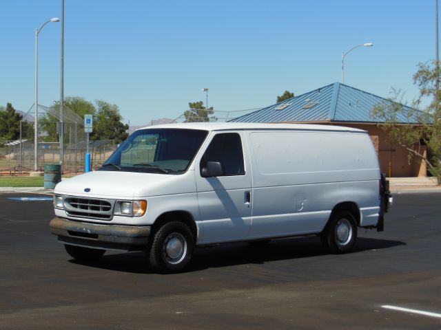 Ford Econoline 2001 photo 1