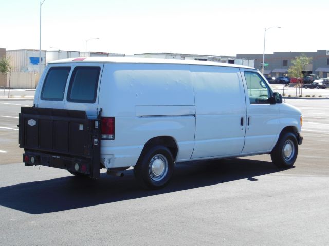 Ford Econoline 2001 photo 4