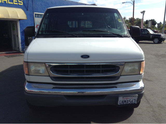 Ford Econoline 2001 photo 3