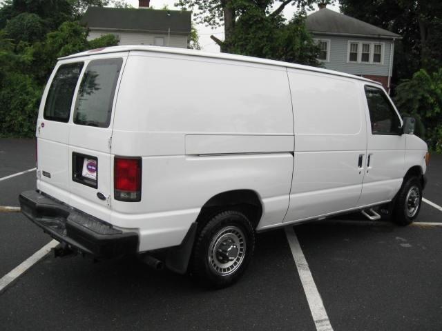 Ford Econoline 2001 photo 2