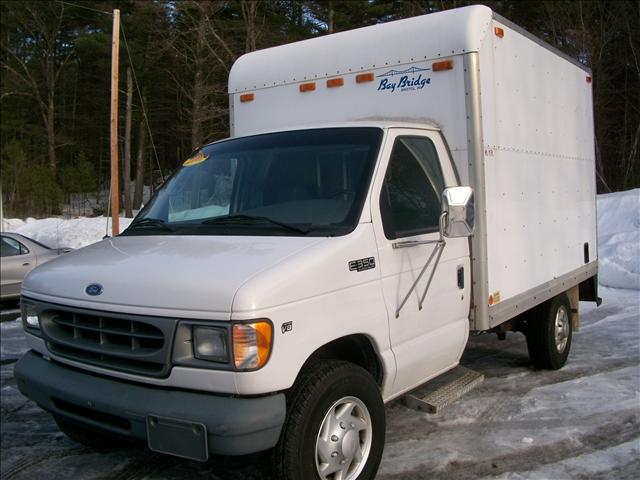 Ford Econoline 2001 photo 1