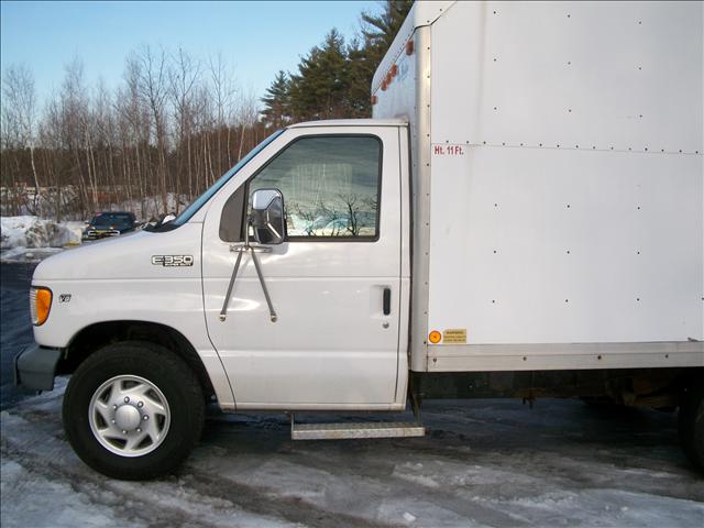 Ford Econoline 2001 photo 2