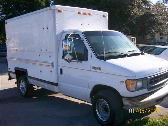 Ford Econoline Base Passenger Van