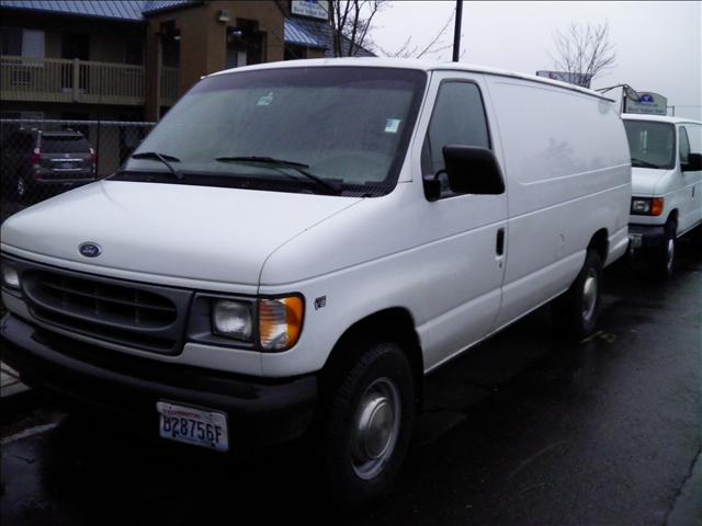 Ford Econoline 2001 photo 1