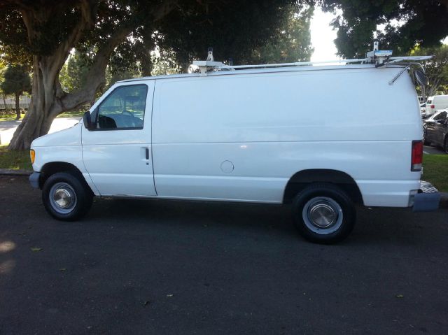 Ford Econoline 2001 photo 1