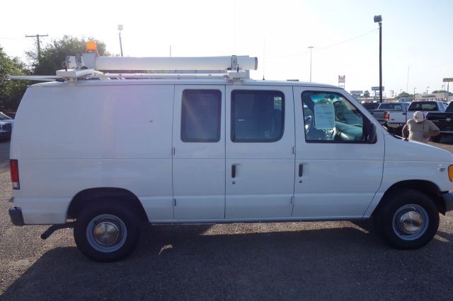 Ford Econoline 2001 photo 1