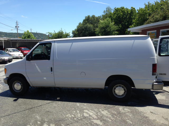 Ford Econoline 2001 photo 2