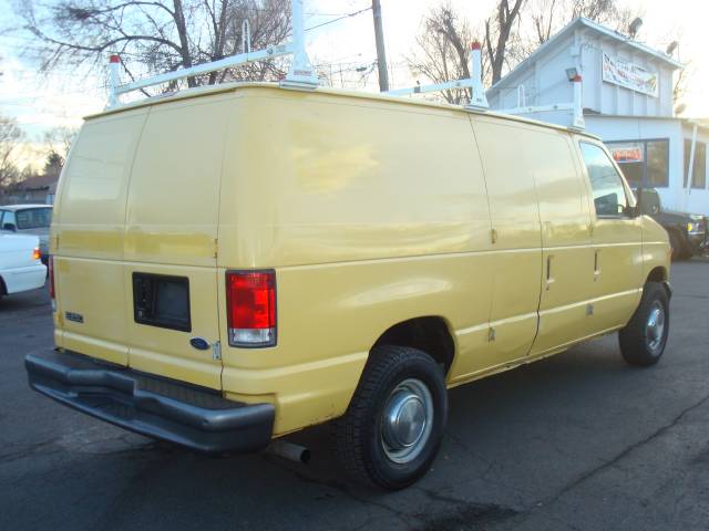 Ford Econoline 2001 photo 1