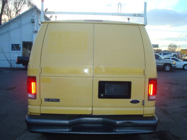 Ford Econoline 2001 photo 2