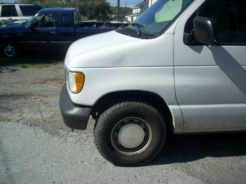 Ford Econoline 2001 photo 1