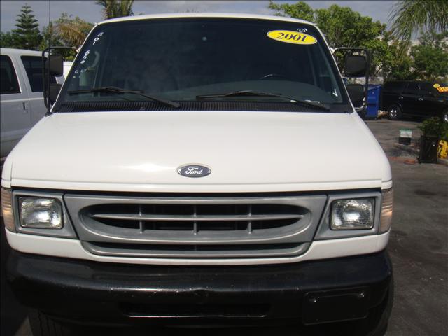 Ford Econoline 2001 photo 1