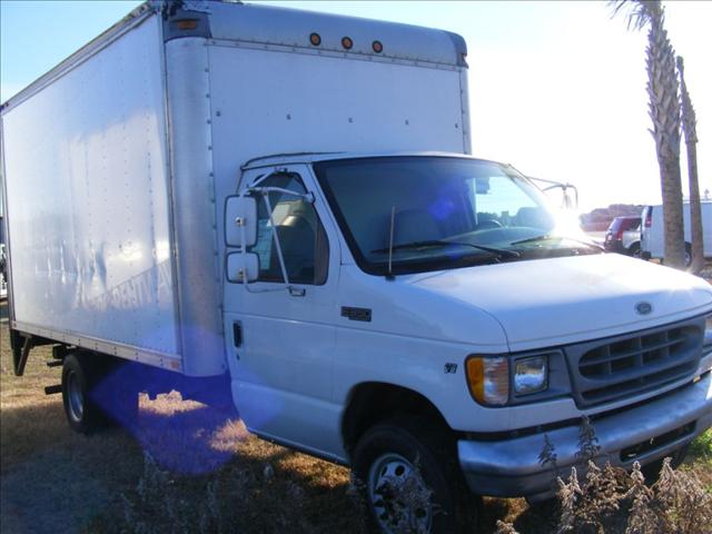 Ford Econoline 2001 photo 1