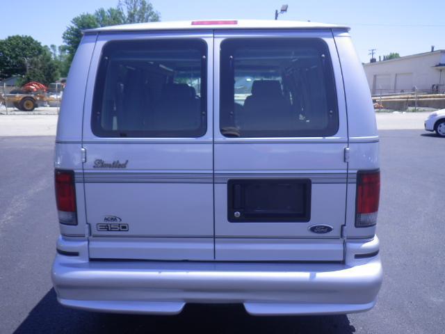 Ford Econoline 2001 photo 1