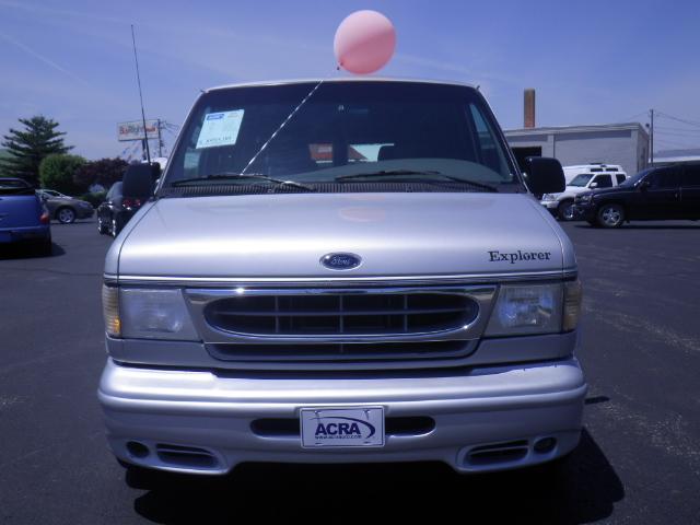 Ford Econoline 2001 photo 2