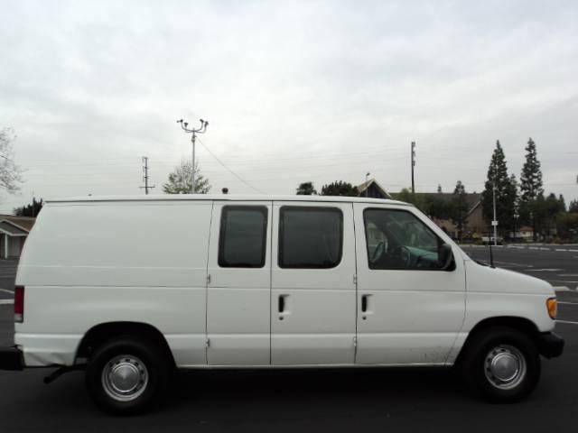 Ford Econoline 2001 photo 1