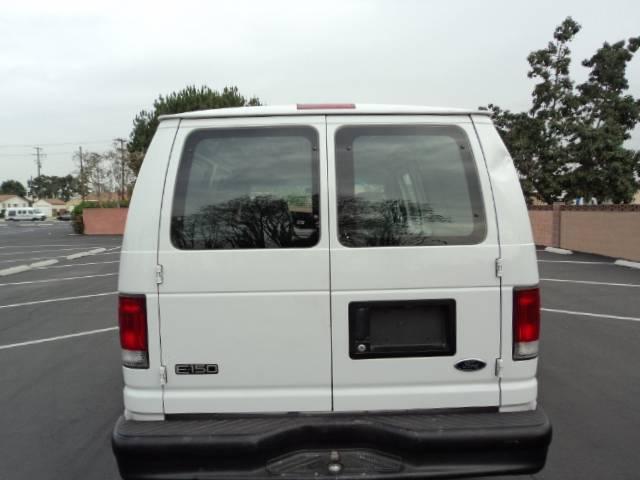 Ford Econoline 2001 photo 3