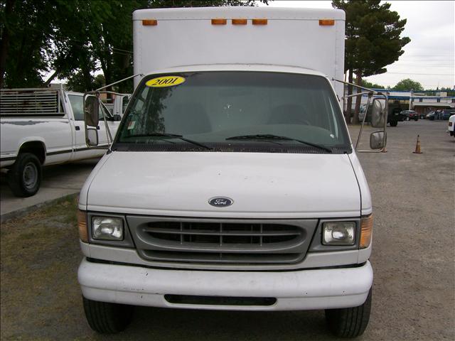 Ford Econoline 2001 photo 1