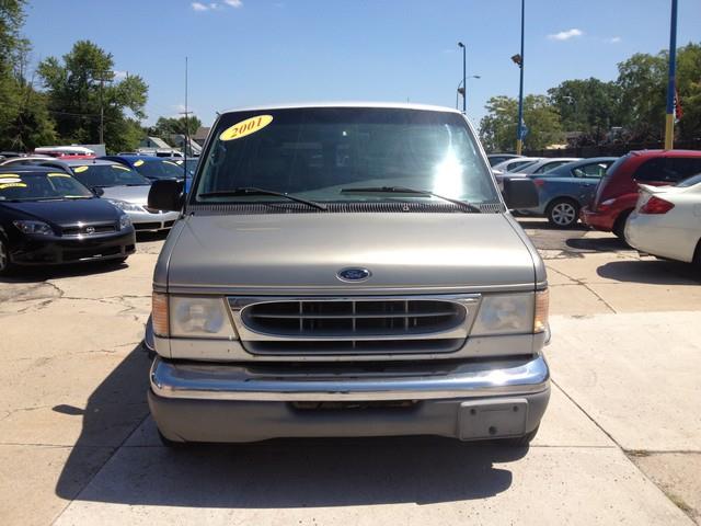 Ford Econoline 2001 photo 2