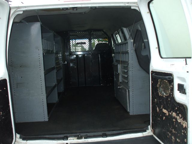 Ford Econoline 2001 photo 2