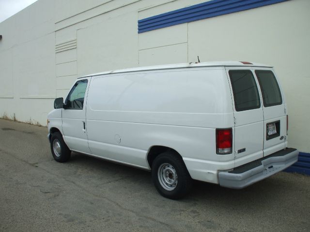 Ford Econoline 2001 photo 3