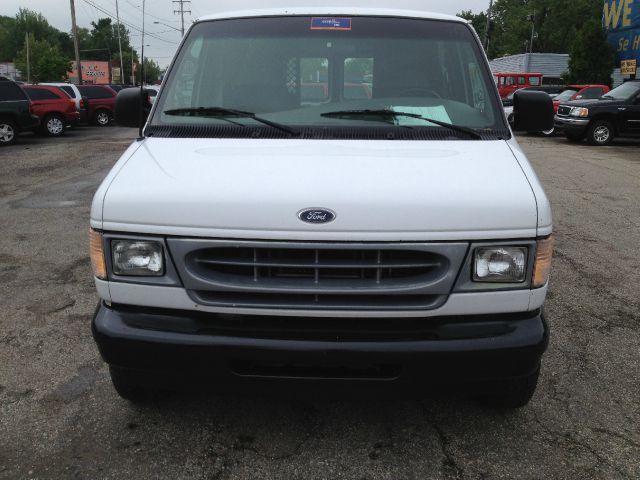 Ford Econoline 2001 photo 21