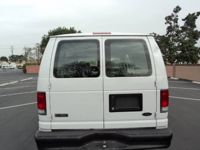 Ford Econoline 2001 photo 1