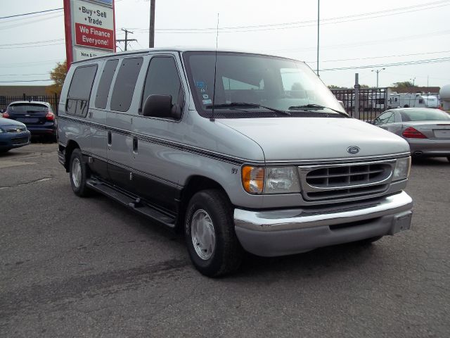 Ford Econoline 2001 photo 3