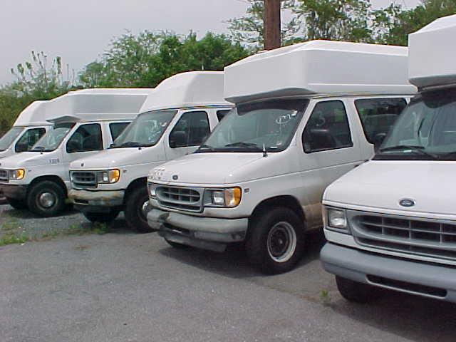 Ford Econoline 2001 photo 1