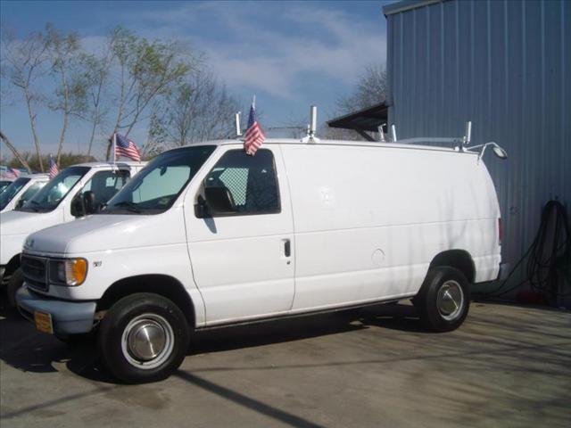 Ford Econoline 2001 photo 1