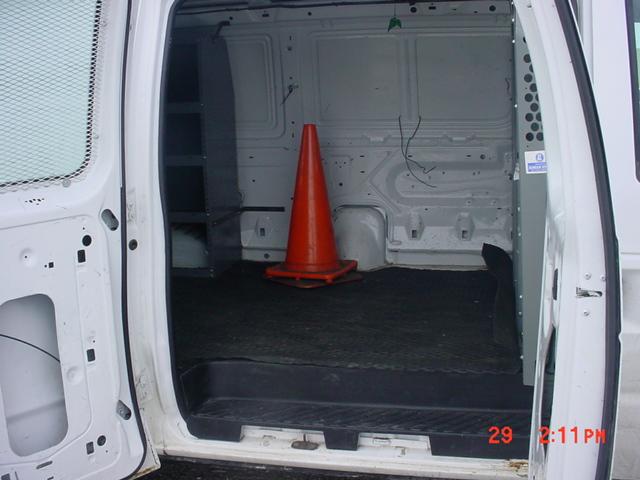 Ford Econoline 2001 photo 2