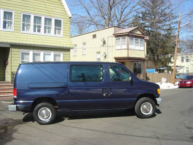 Ford Econoline 2001 photo 1