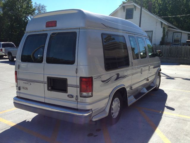 Ford Econoline 2001 photo 1