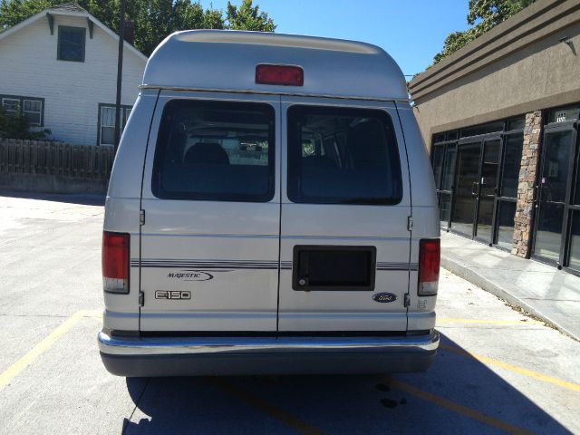 Ford Econoline 2001 photo 2