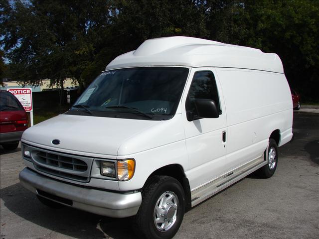 Ford Econoline 2002 photo 1