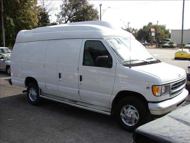 Ford Econoline 2002 photo 2