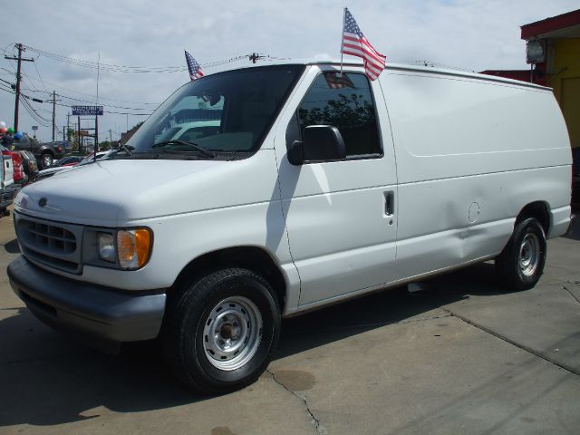 Ford Econoline 2002 photo 2