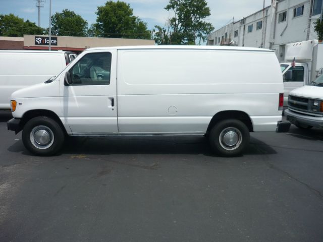 Ford Econoline 2002 photo 3