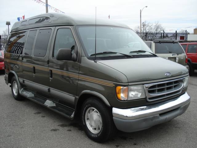 Ford Econoline 2002 photo 2