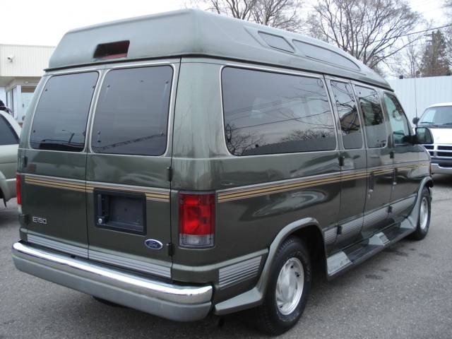 Ford Econoline 2002 photo 4