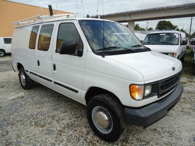 Ford Econoline 2002 photo 1