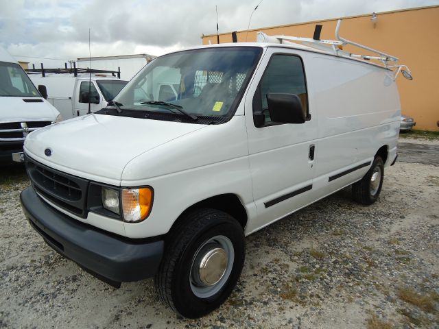 Ford Econoline 2002 photo 2